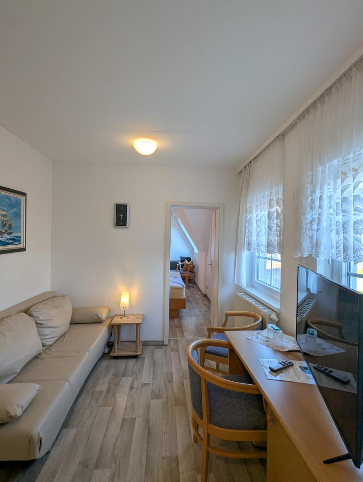 Pension & Restaurant Haus Hiddensee كلوستر المظهر الخارجي الصورة